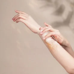 [Kundal] Eau Thermale Scrub Body Wash